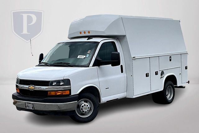 2024 Chevrolet Express 3500 Work Van Cutaway photo 2