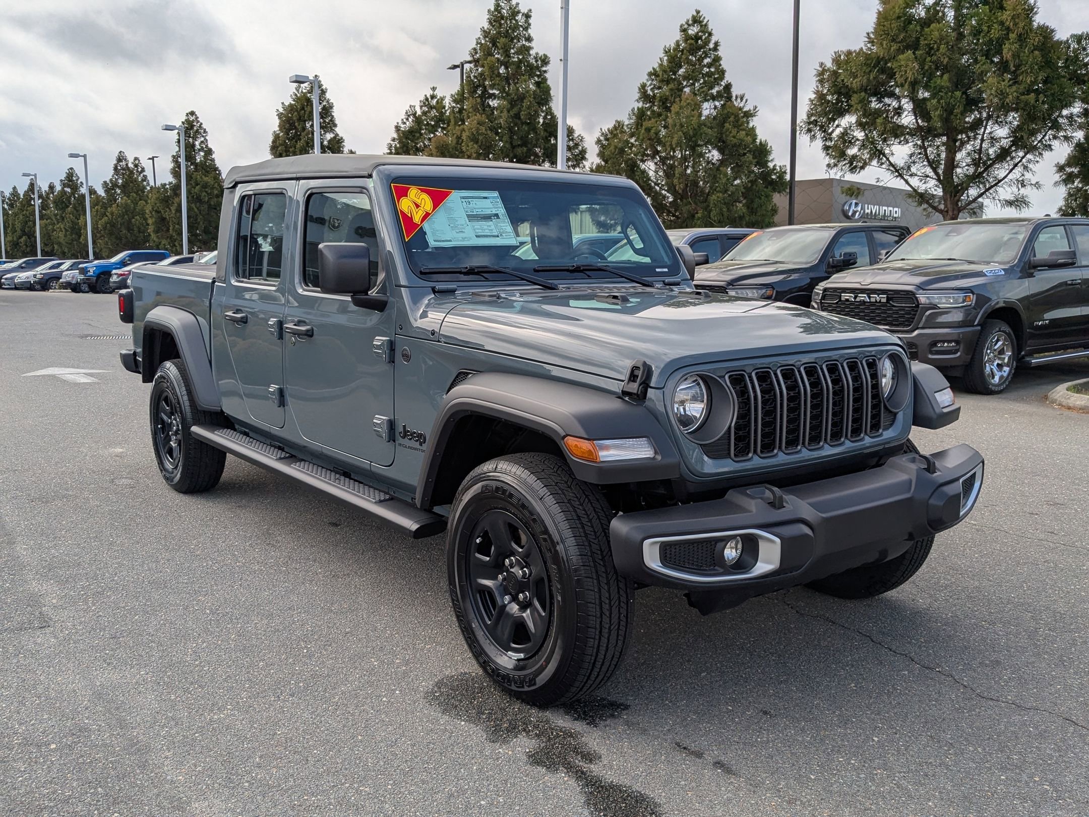2025 Jeep Gladiator Sport photo 3
