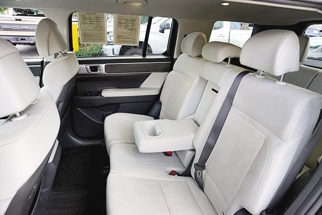 Used 2025 Black Hyundai SE image 16