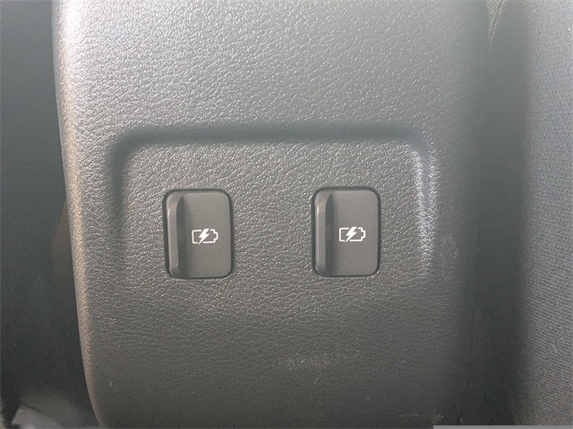 2022 Nissan Kicks SR photo 13