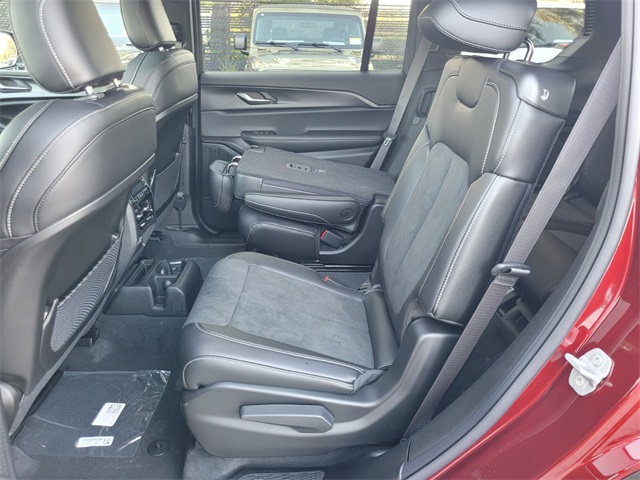 2025 Jeep Grand Cherokee L photo 4