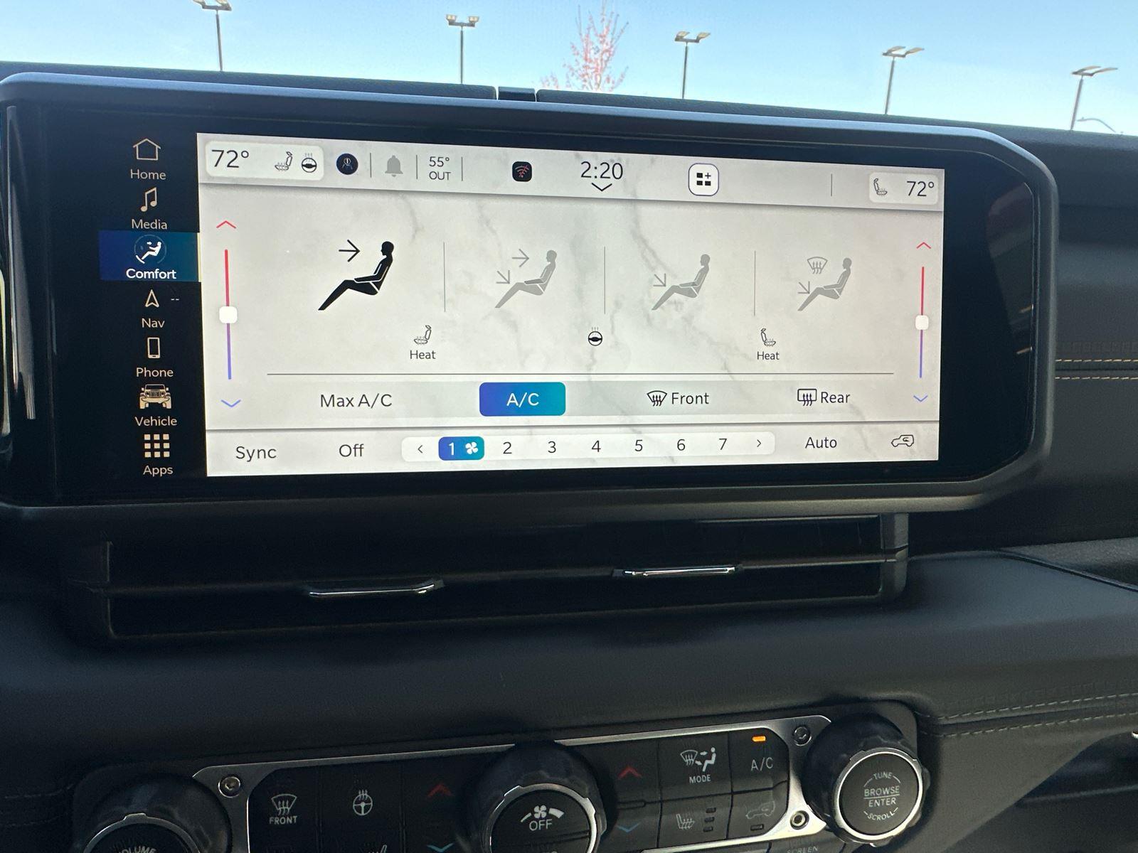 2025 Jeep Wrangler Sahara photo 18