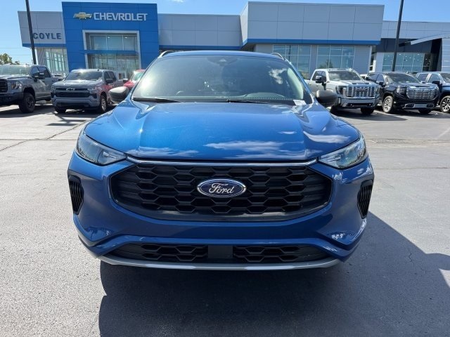 2023 Ford Escape ST-Line photo 2