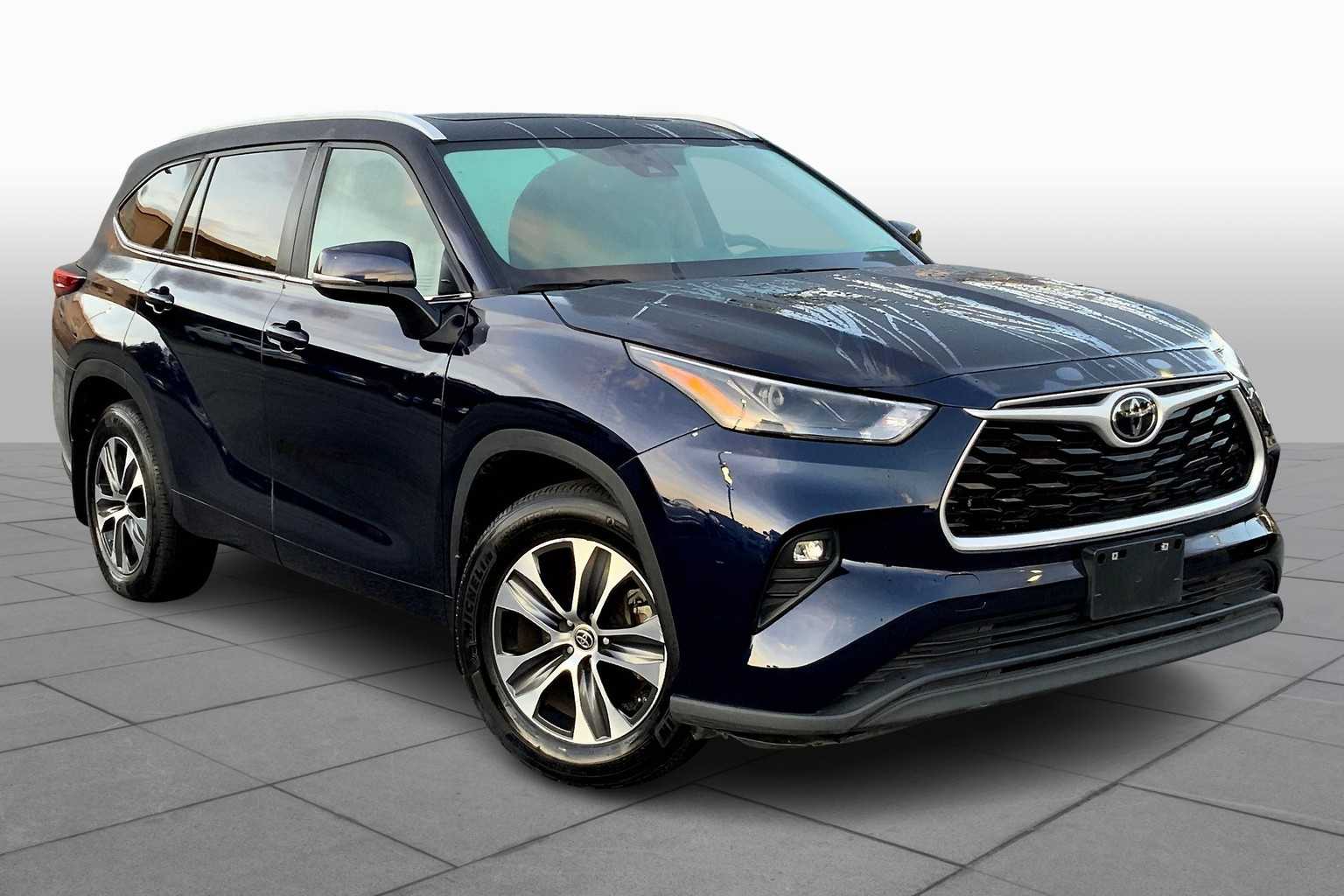 2023 Toyota Highlander XLE photo 2