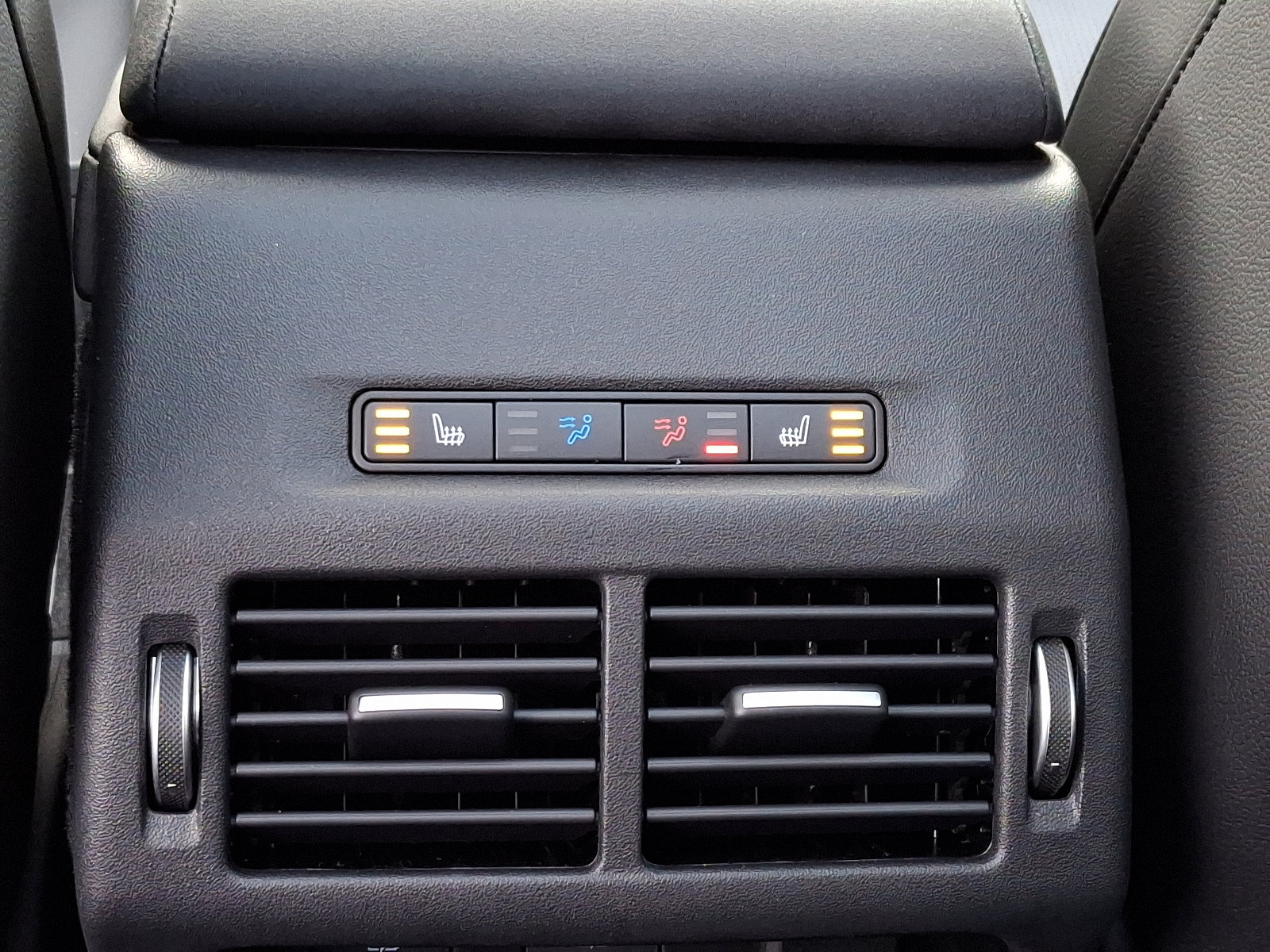 2025 Land Rover Discovery Sport S photo 9
