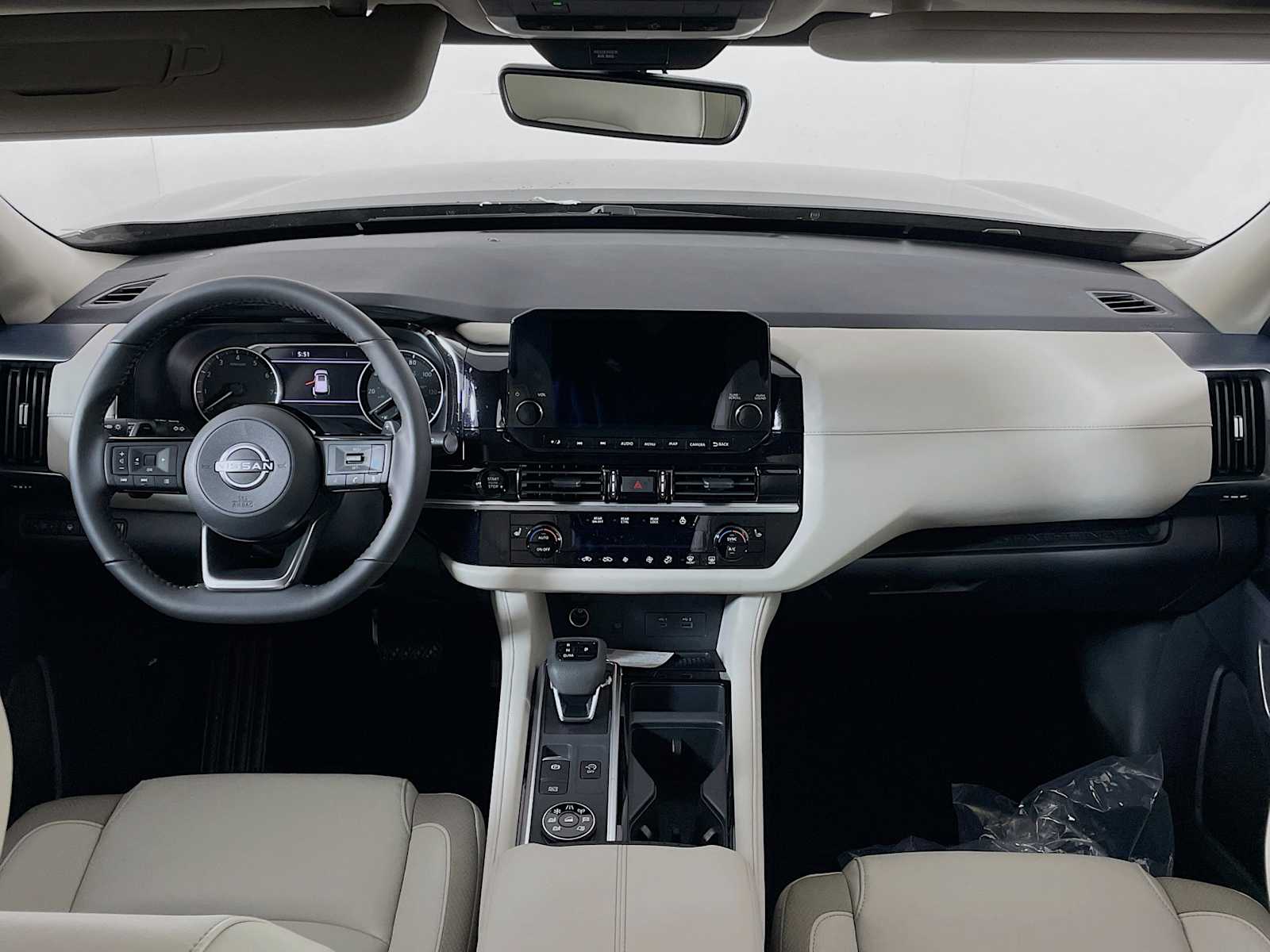 2025 Nissan Pathfinder SL photo 3