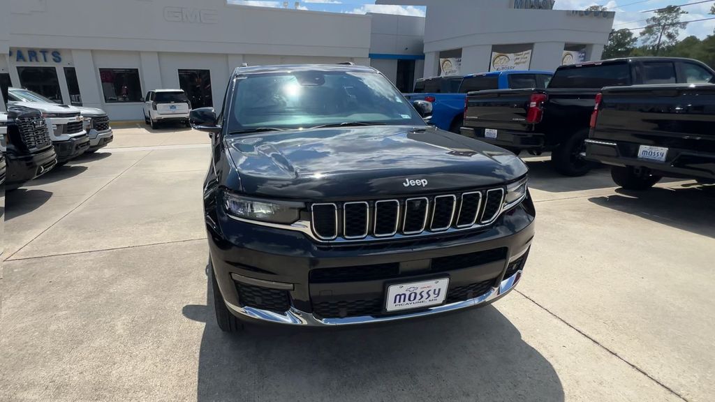 2024 Jeep Grand Cherokee Limited photo 3