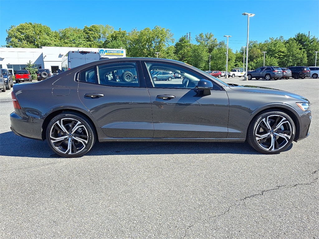 2025 Volvo S60 B5 Core photo 8
