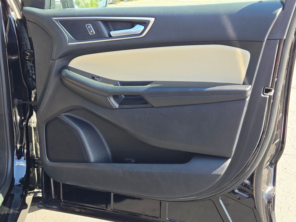 2022 Ford Edge SEL photo 7