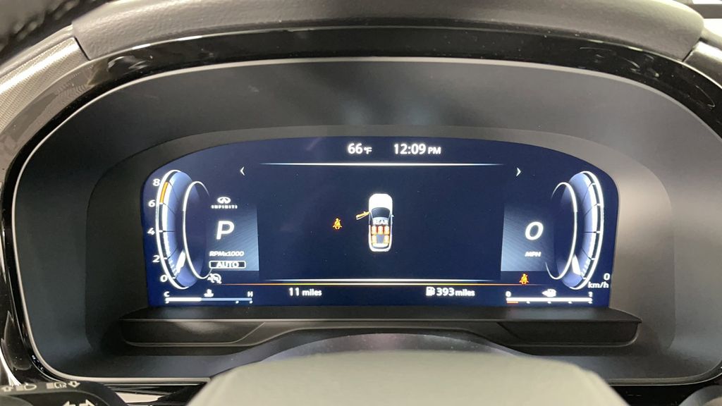 New 2025 White INFINITI LUXE image 28