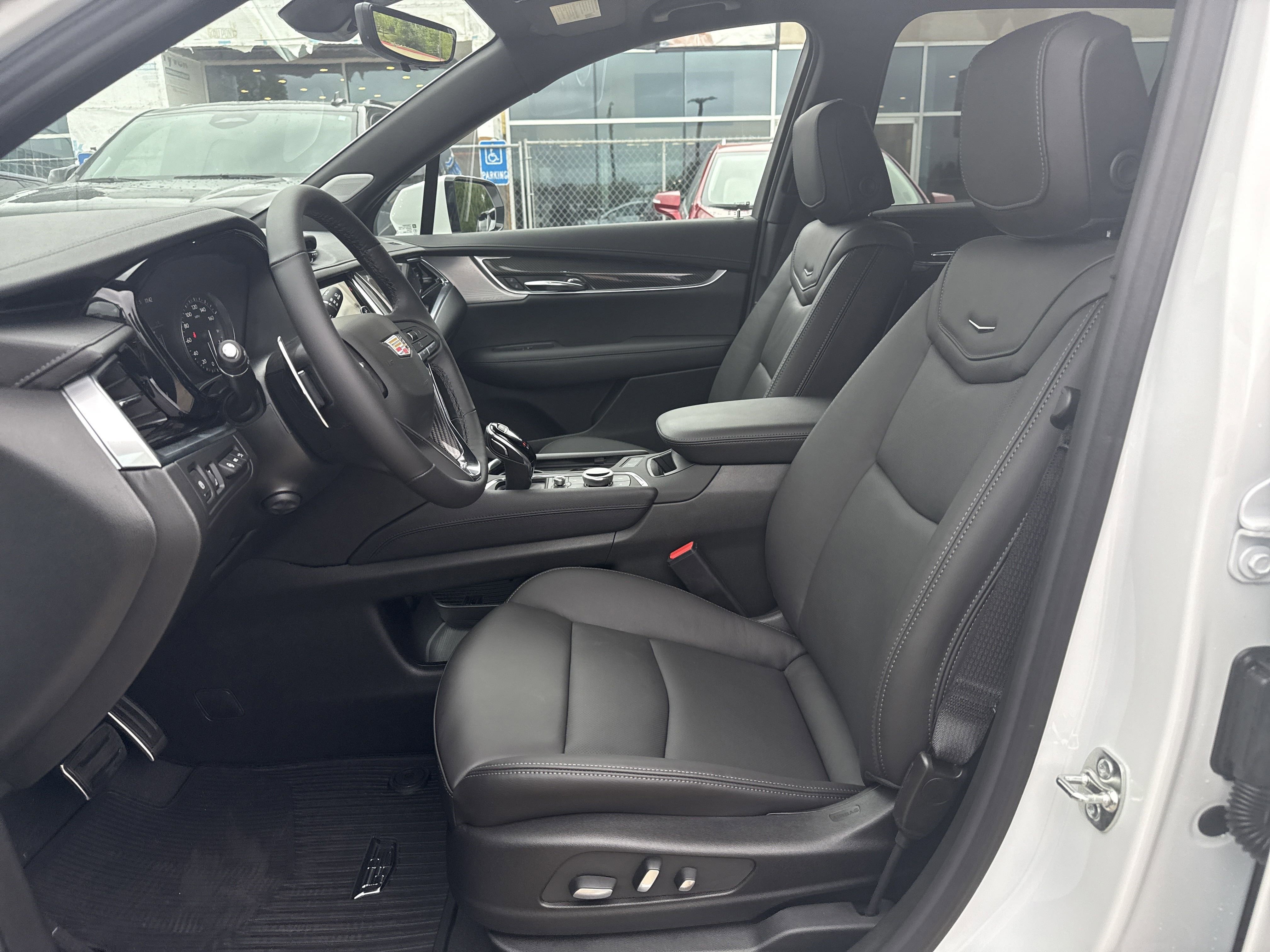 2025 Cadillac XT6 Sport photo 9