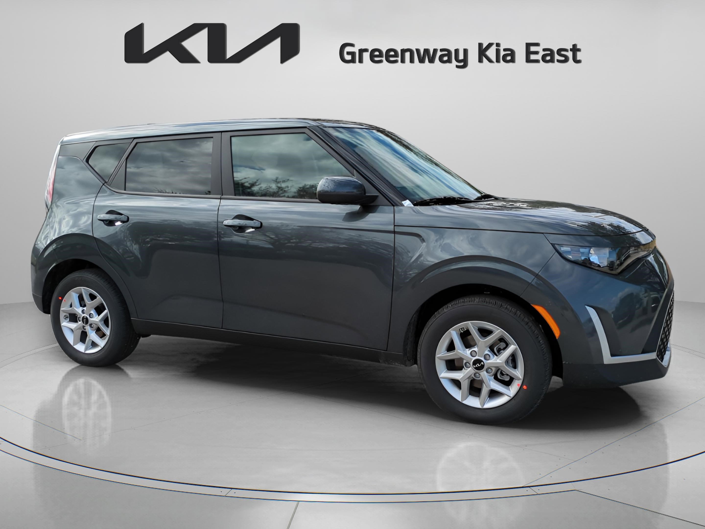 2025 Kia Soul LX's photo