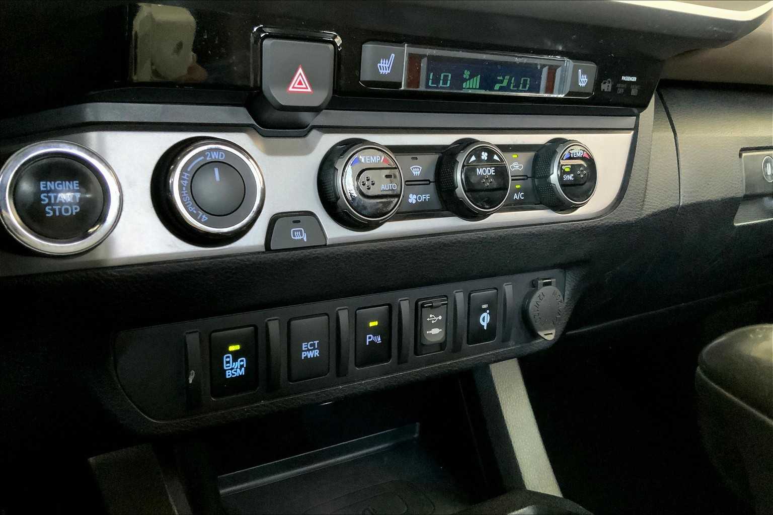 2016 Toyota Tacoma Limited 4x4 Double Cab V6 photo 32