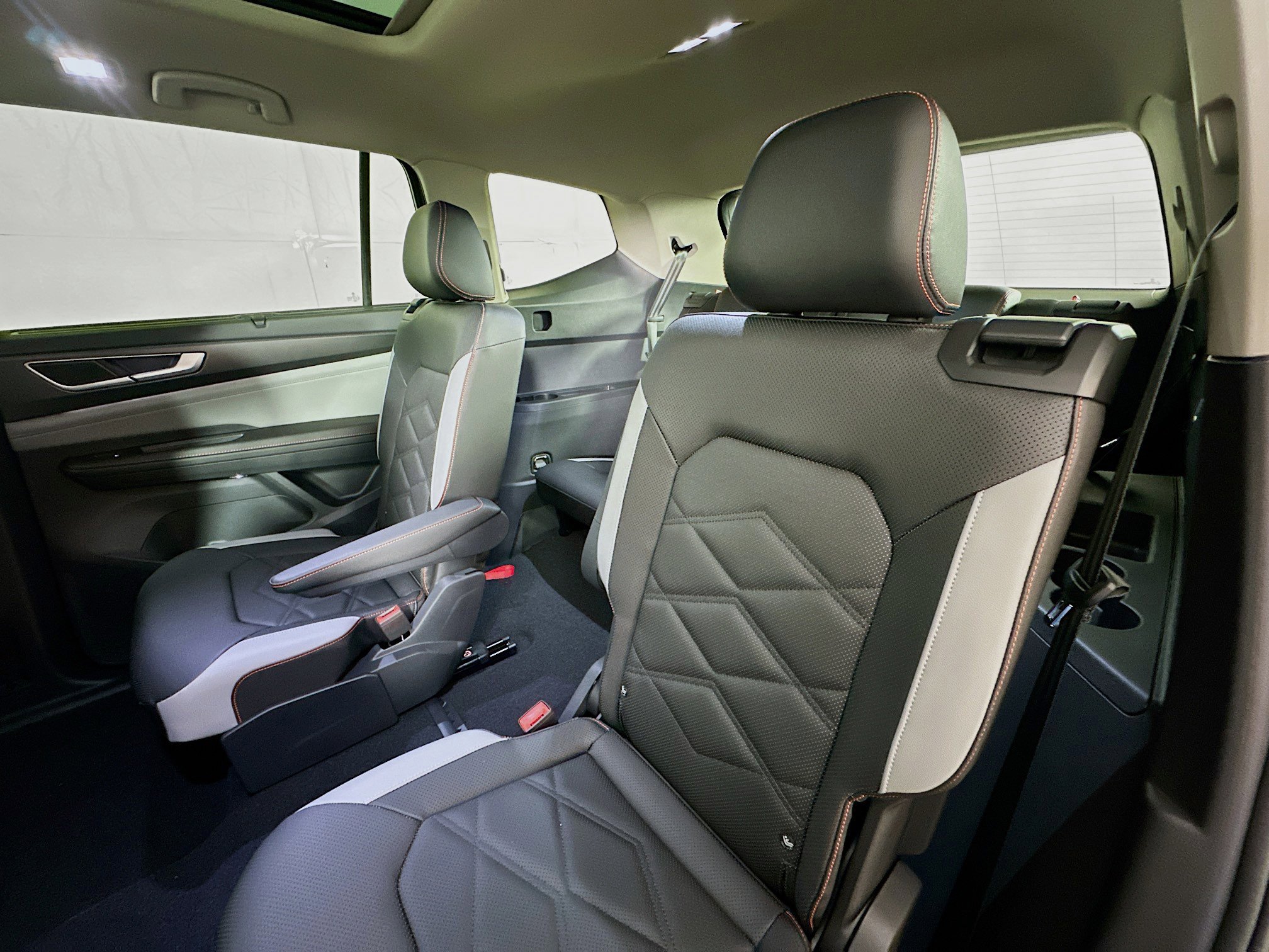 2025 Volkswagen Atlas Peak Edition SE Technology photo 22