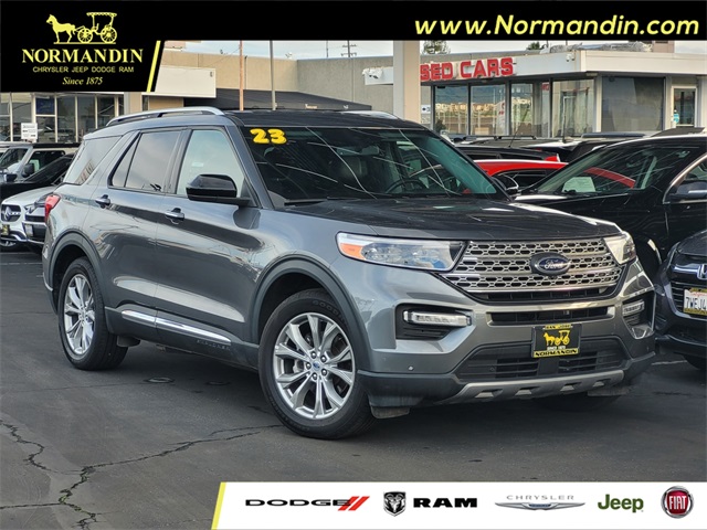 2023 Ford Explorer Limited's photo