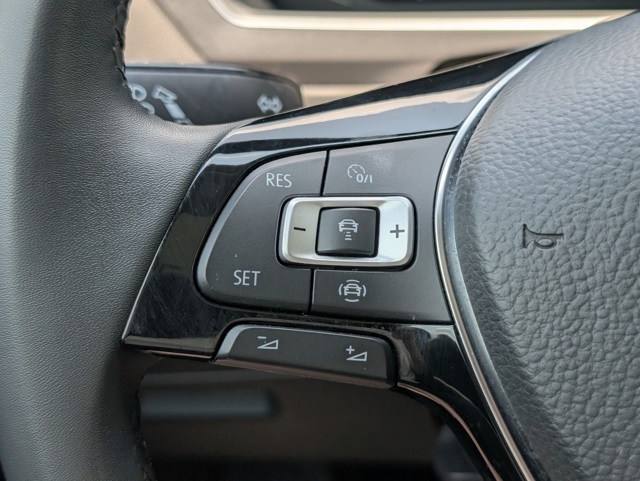 2020 Volkswagen Tiguan SEL photo 22