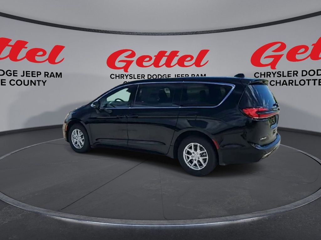 2026 Chrysler Pacifica photo 4