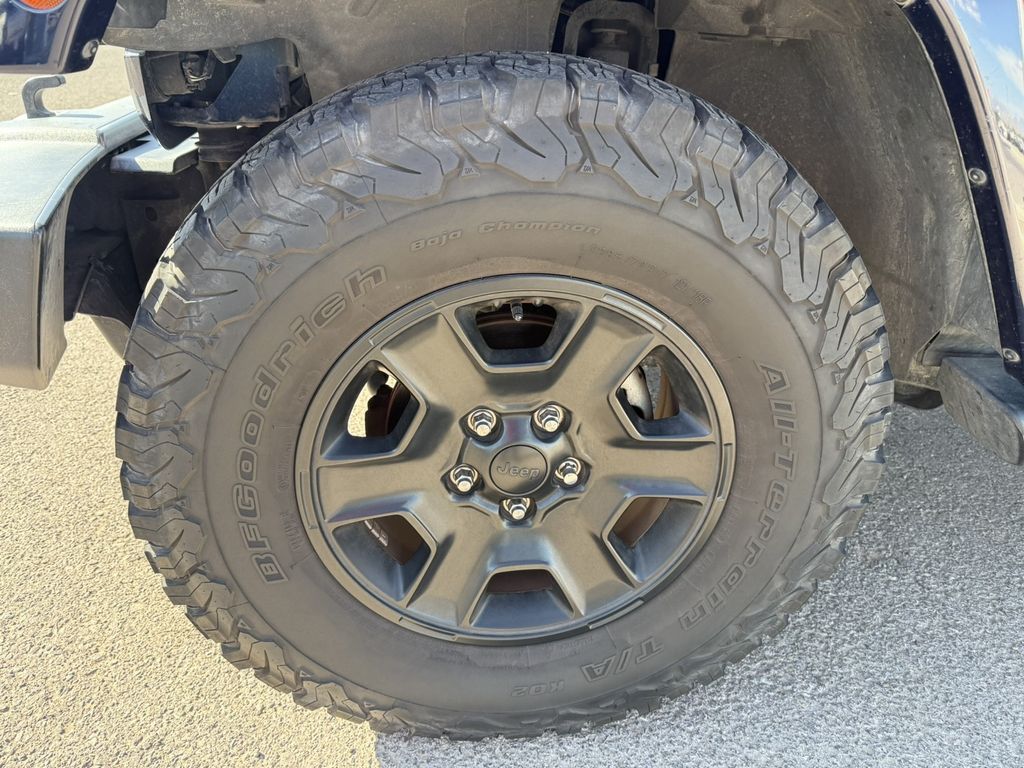 Used 2013 Blue Jeep Unlimited Sahara image 14