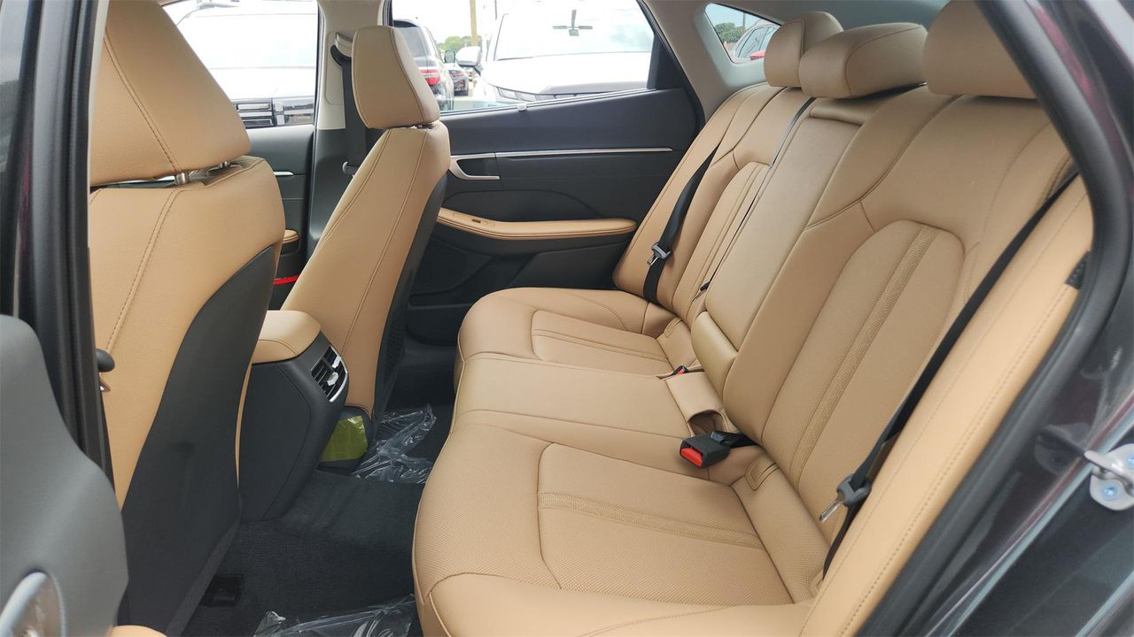 2025 Hyundai Sonata Hybrid Limited photo 18
