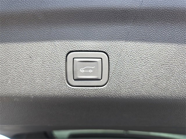 2025 Chevrolet Suburban Premier photo 13