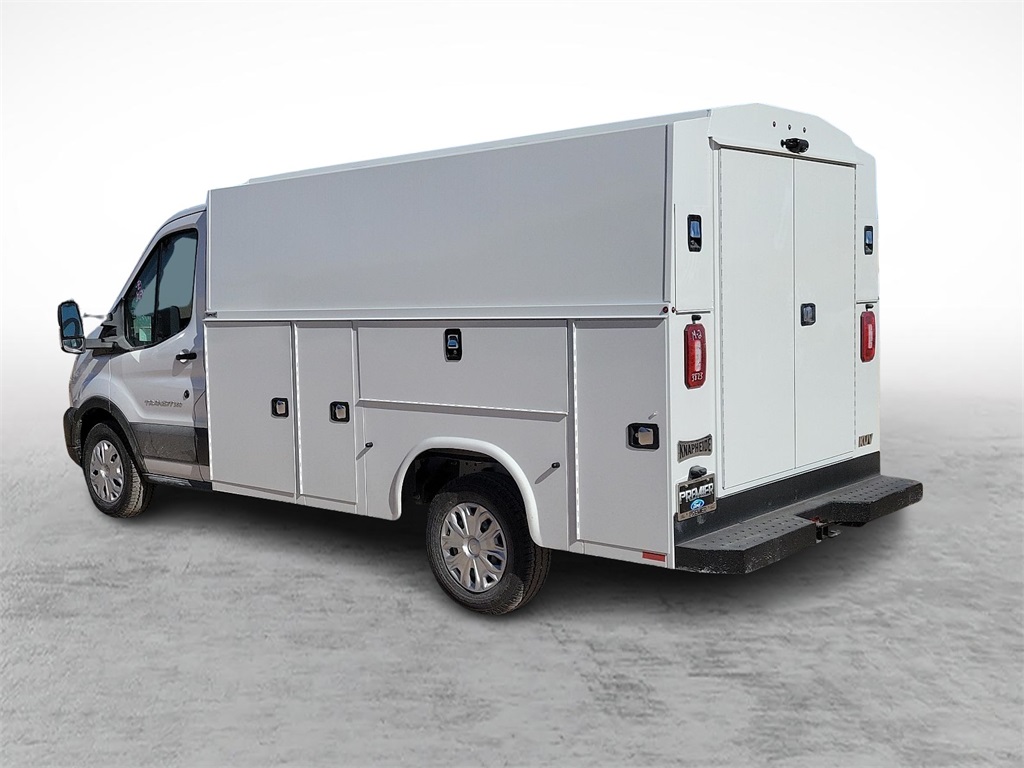 2024 Ford Transit Cutaway photo 3
