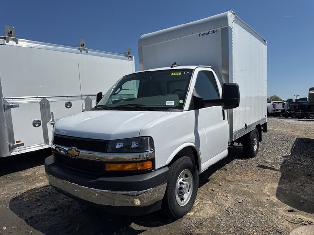 2024 Chevrolet Express Cutaway 3500 photo 3