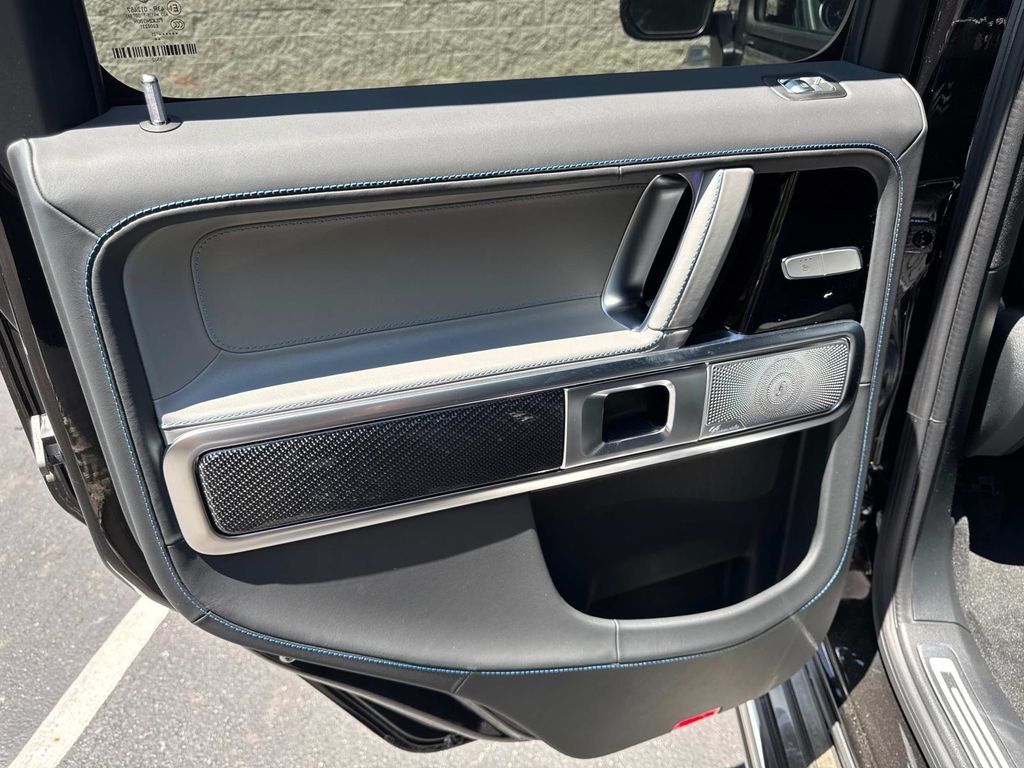 2025 Mercedes Benz G photo 9