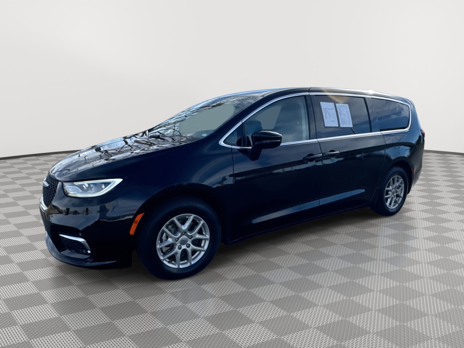 2024 Chrysler Pacifica Touring L's photo
