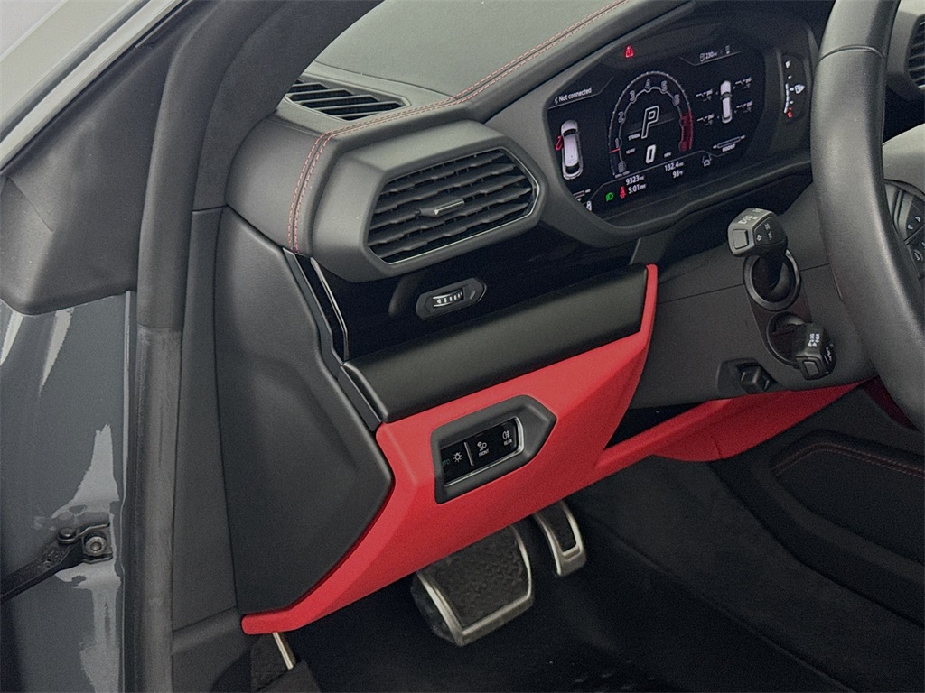 2023 Lamborghini Urus S photo 9