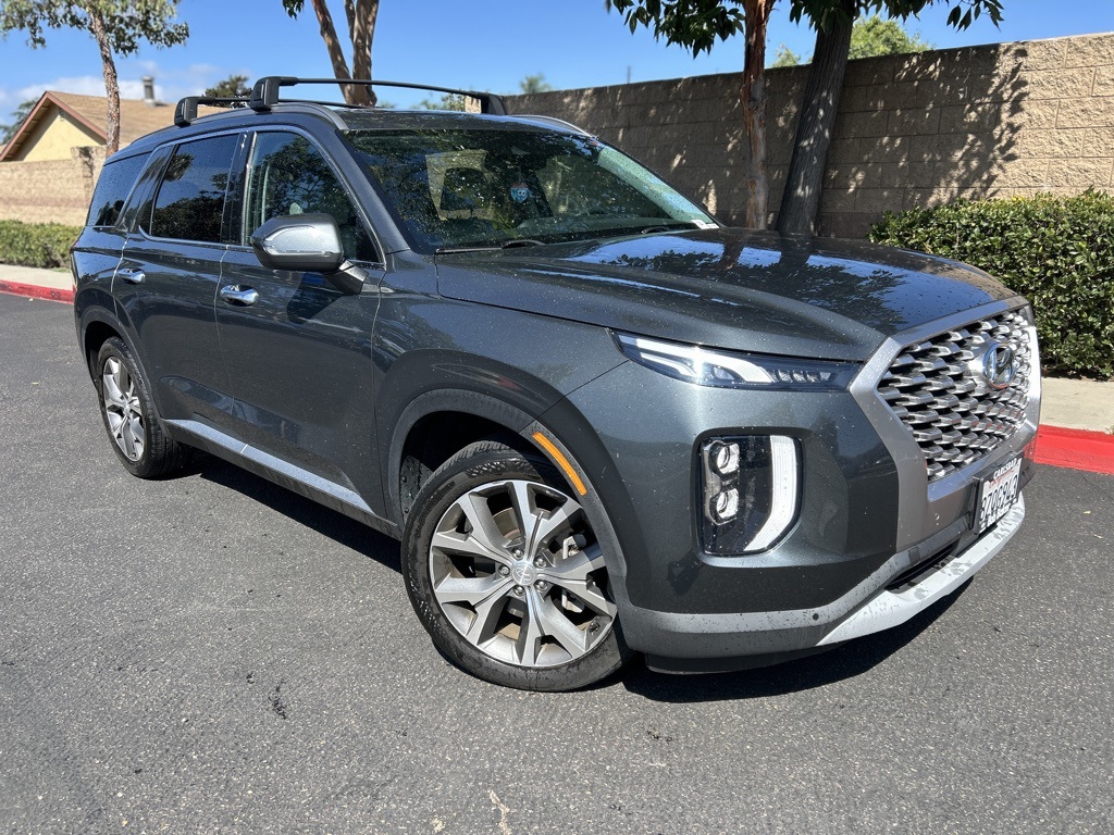 Used 2022 Gray Hyundai SEL image 1