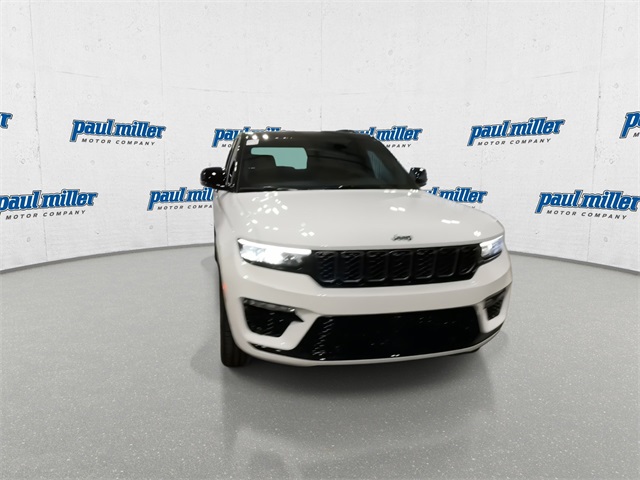 2025 Jeep Grand Cherokee Summit photo 3