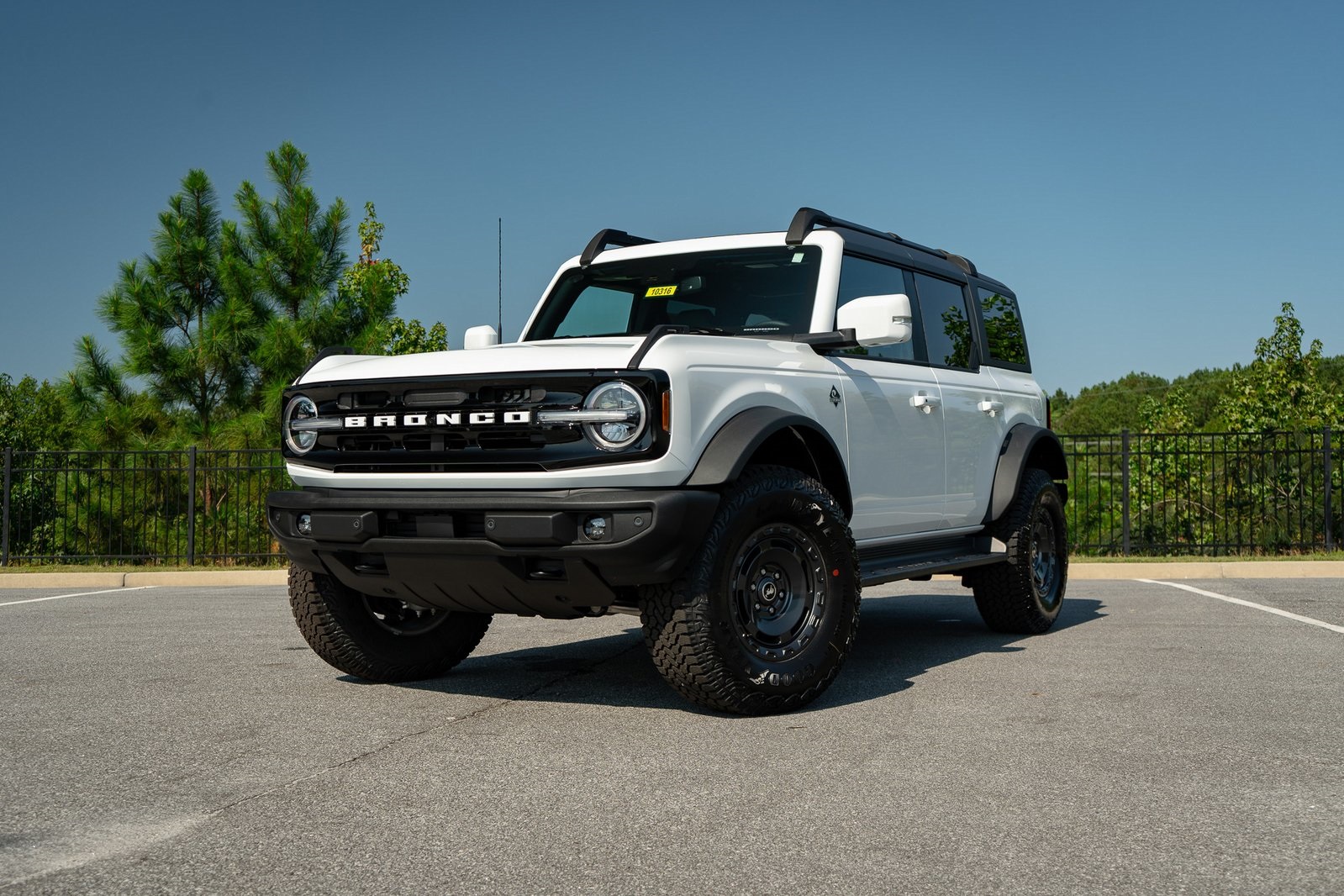 2025 Ford Bronco 4-Door Outer Banks's photo