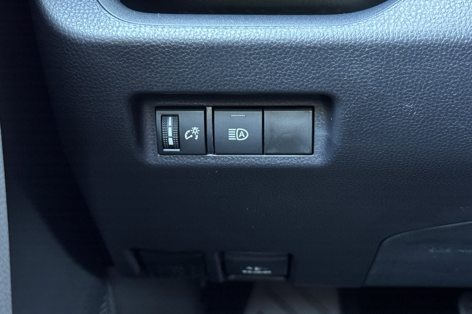2025 Toyota RAV4 LE photo 27