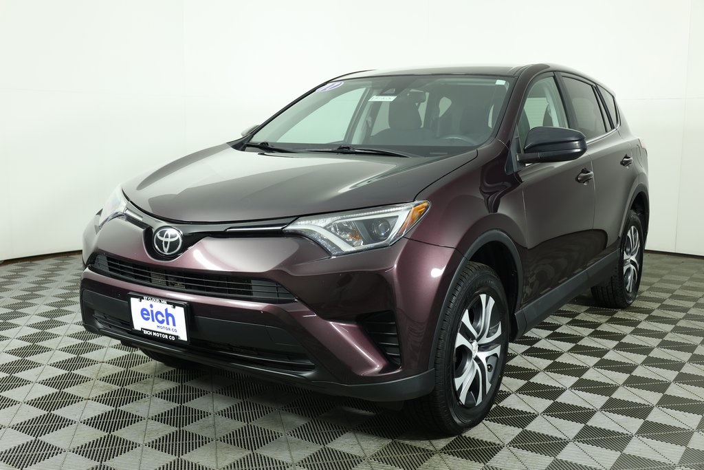 2017 Toyota RAV4 LE photo 2