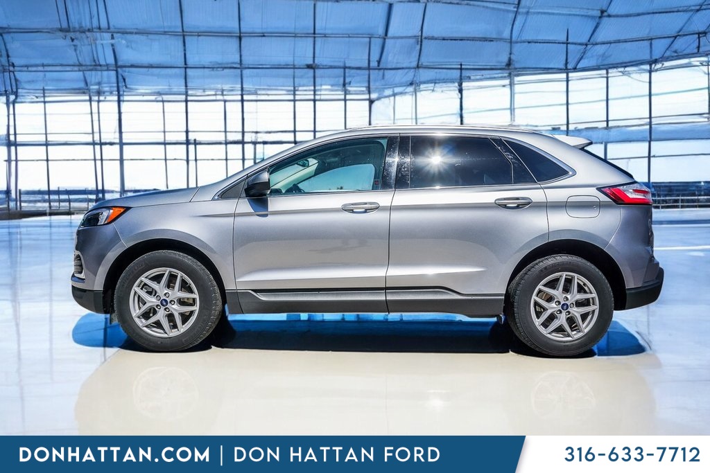 2022 Ford Edge SEL photo 2