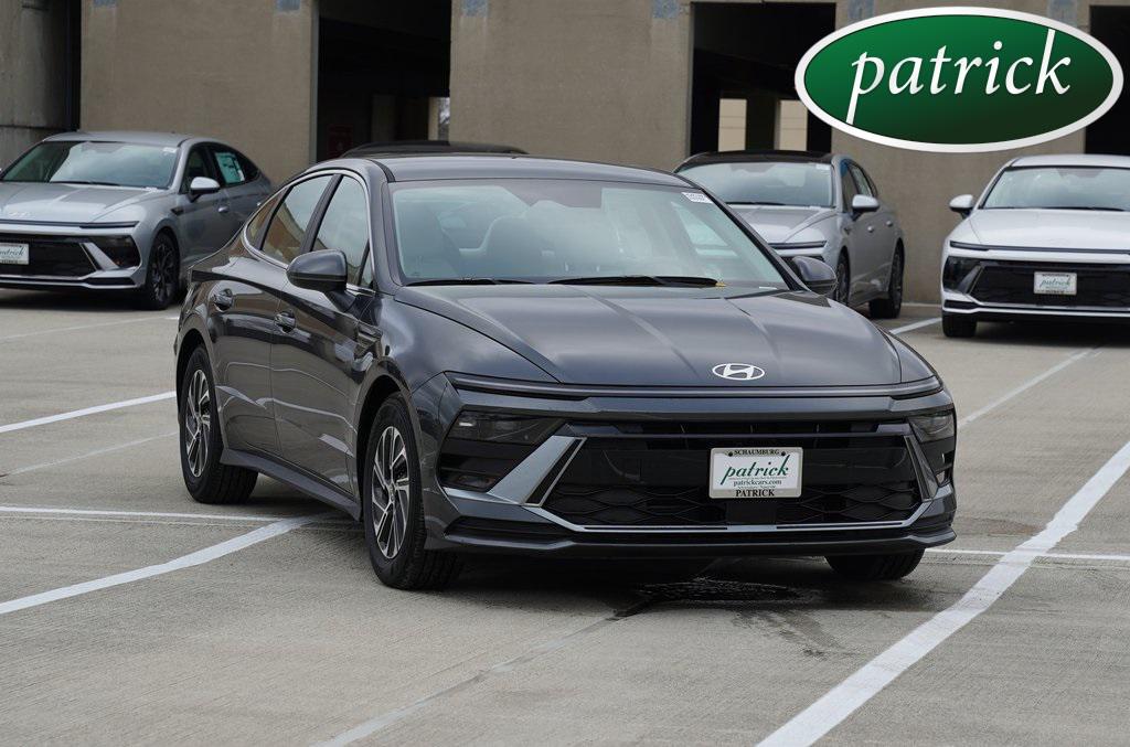 2026 Hyundai Sonata Hybrid Blue's photo