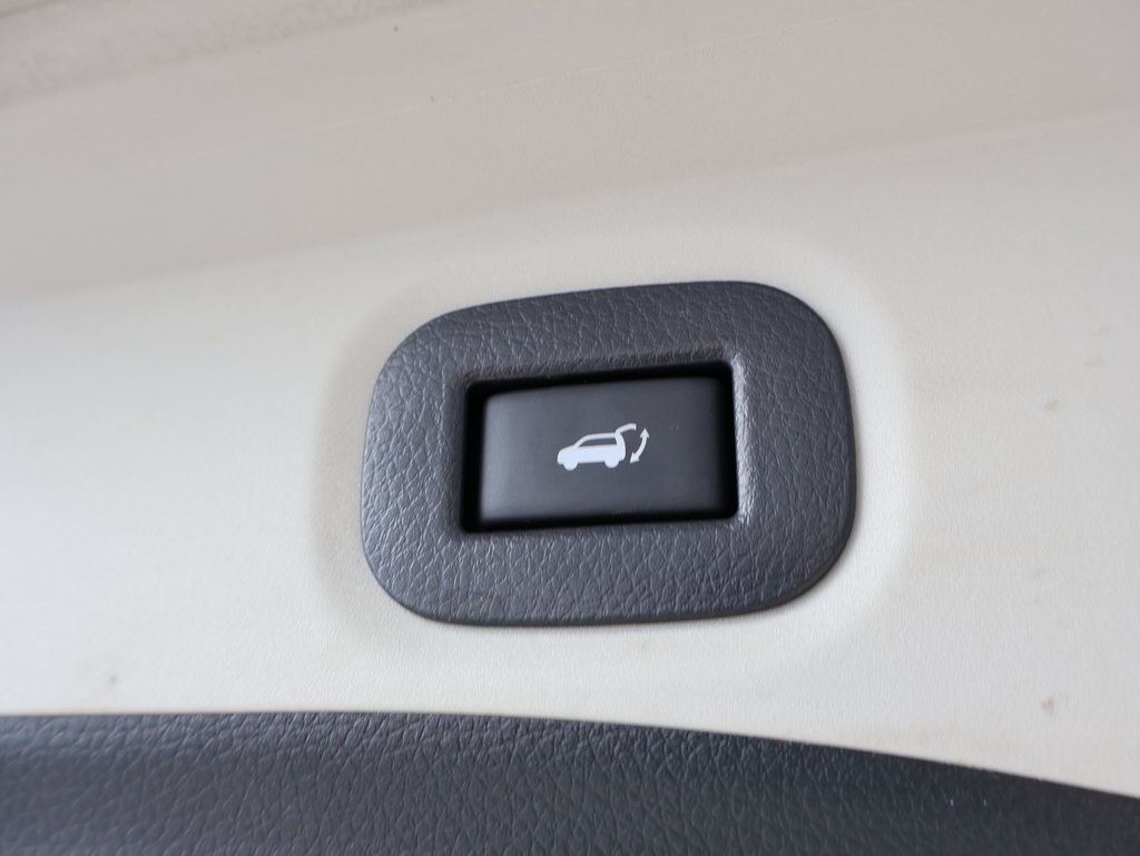 2019 Nissan Rogue SV photo 16