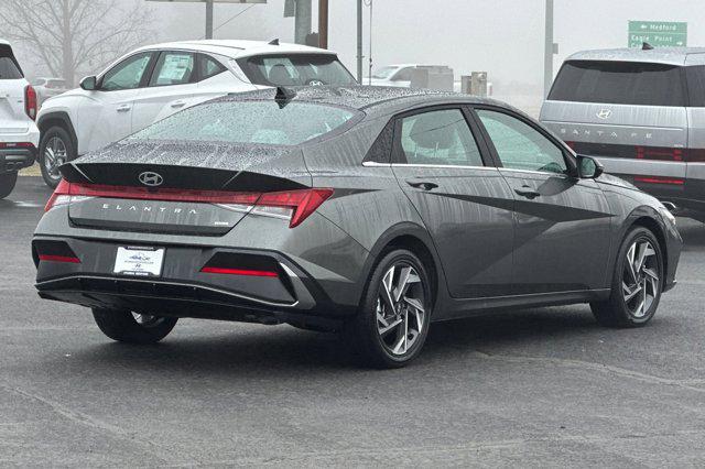 2025 Hyundai Elantra Hybrid Limited photo 4