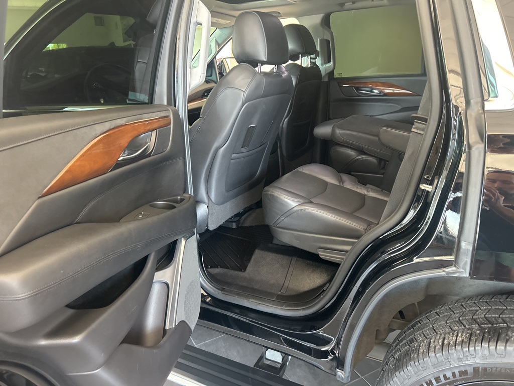 2020 Cadillac Escalade Premium Luxury photo 21