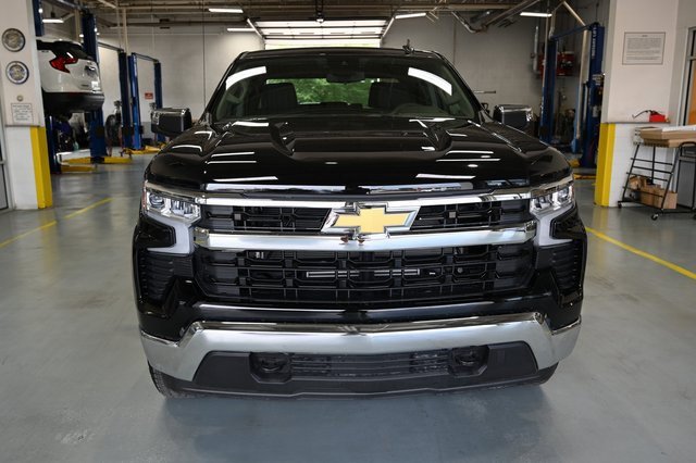 2026 Chevrolet Silverado LT EV photo 2