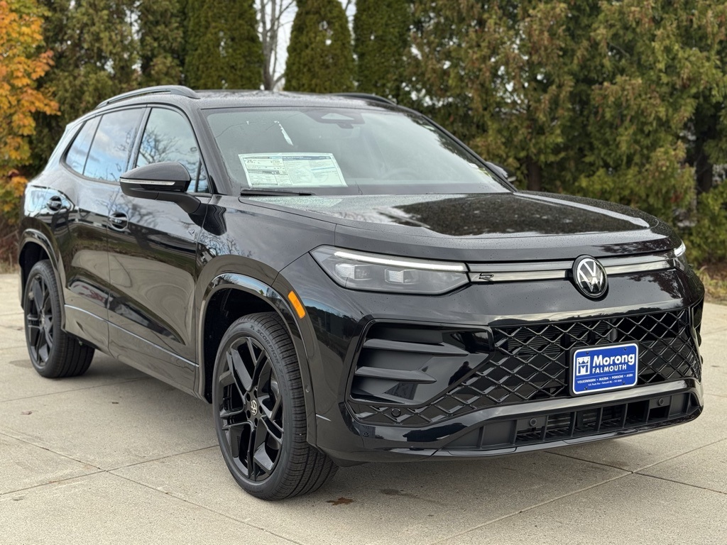 2026 Volkswagen Tiguan SE R-LINE BLACK's photo