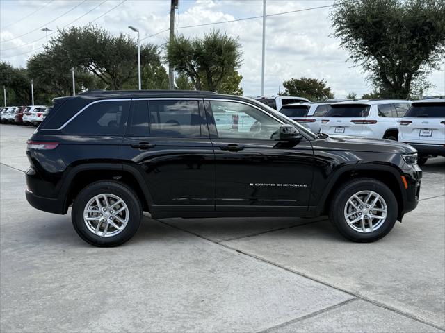 2025 Jeep Grand Cherokee Laredo X photo 2