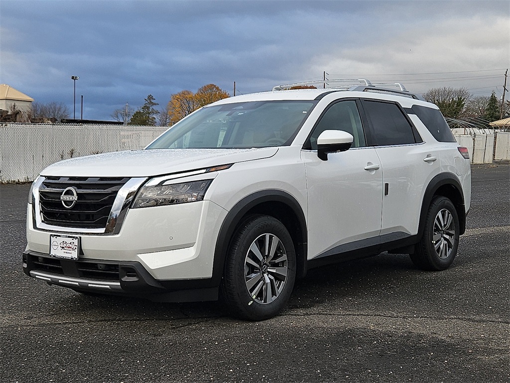 2025 Nissan Pathfinder SL photo 3