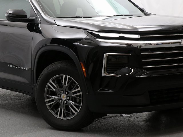 2025 Chevrolet Traverse photo 3