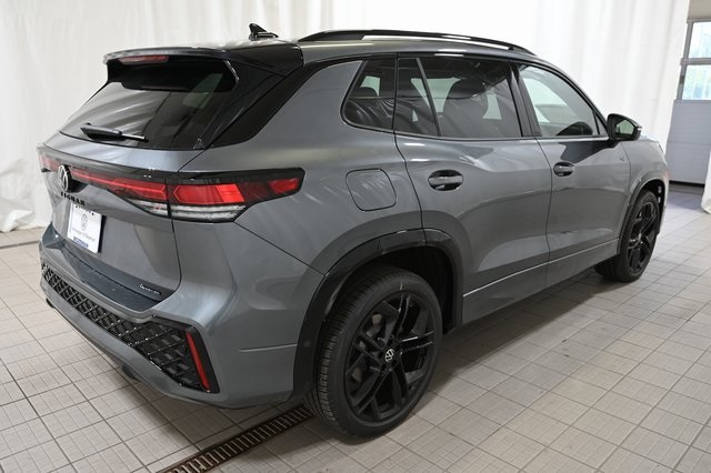 2025 Volkswagen Tiguan SE R-Line Black photo 11