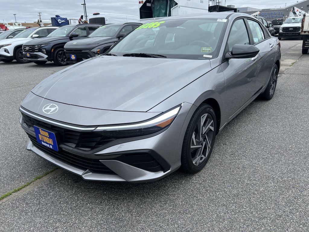 2025 Hyundai Elantra SEL Sport photo 2