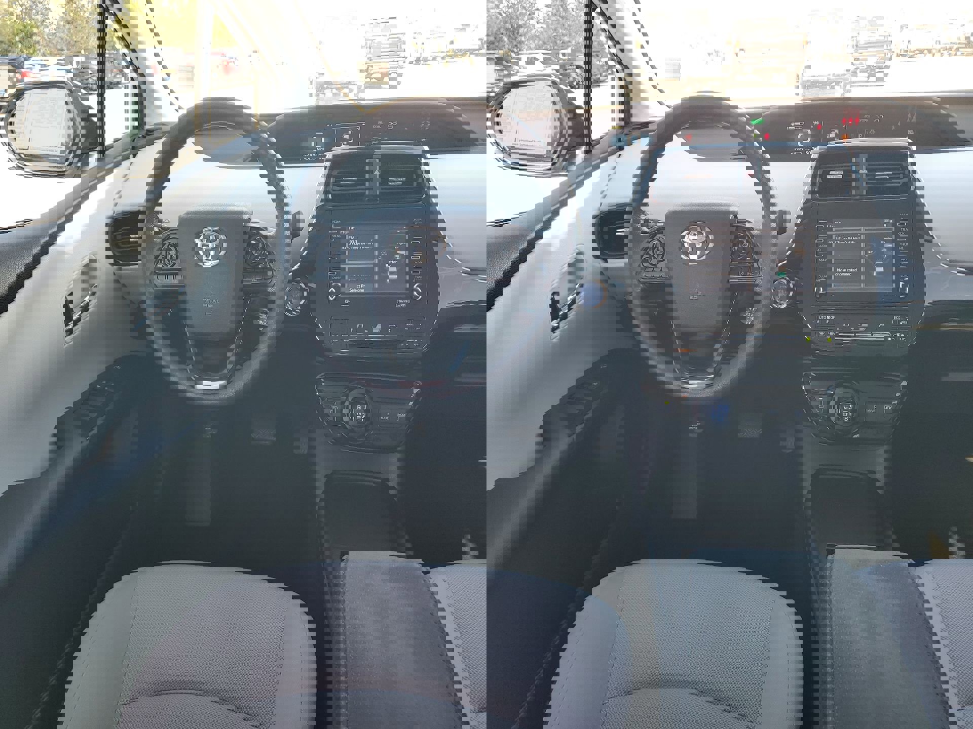 2022 Toyota Prius L photo 11