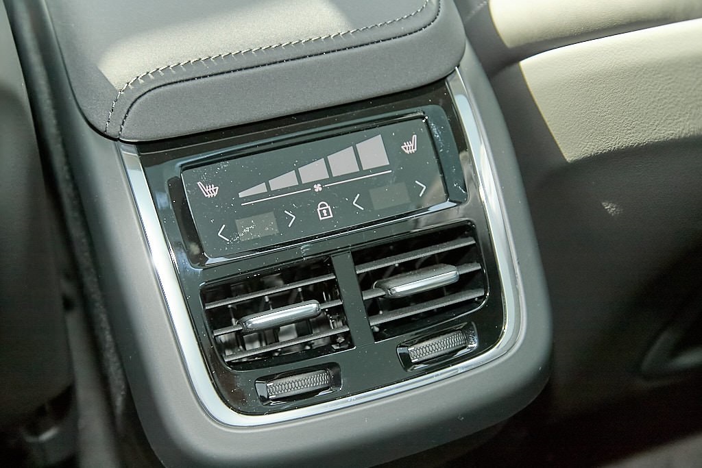 2026 VOLVO XC60 - Image 19