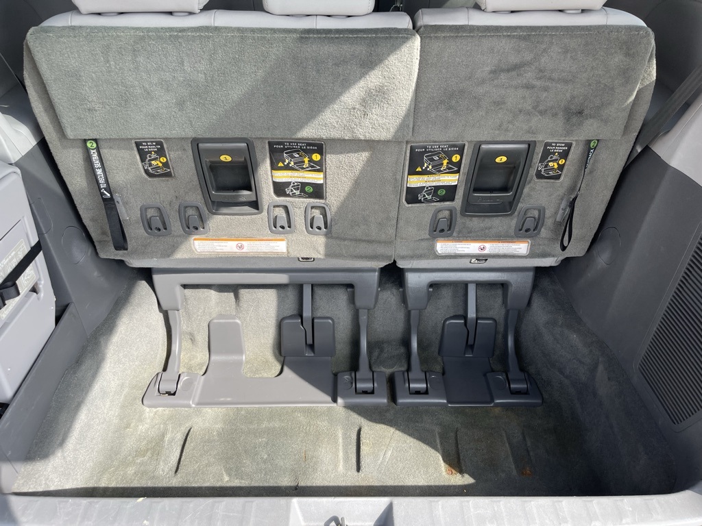 2017 Toyota Sienna XLE photo 26