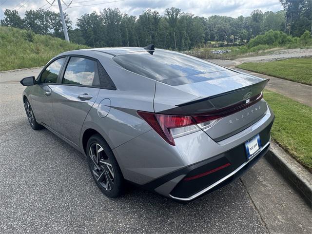 2025 Hyundai Elantra SEL Sport photo 3